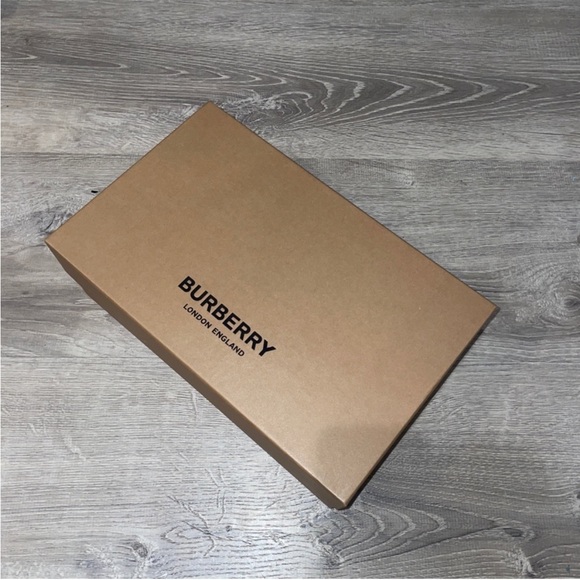 AUTHENTIC BURBERRY SLIDES - Picture 8 of 9